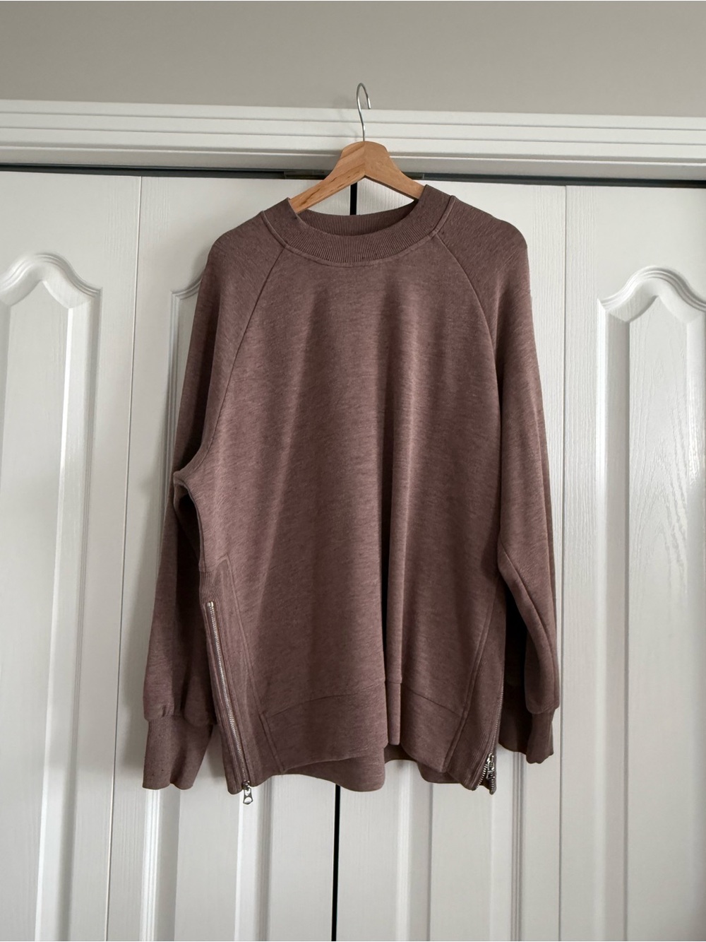 Varley Men's Crewneck Sweatshirt in Mauve Brown with Zip Hem